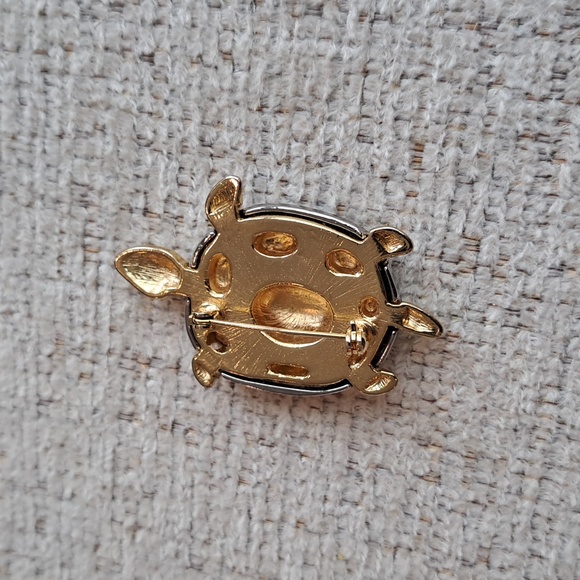 Assorted Brooch Pin Collection - Picture 14 of 16